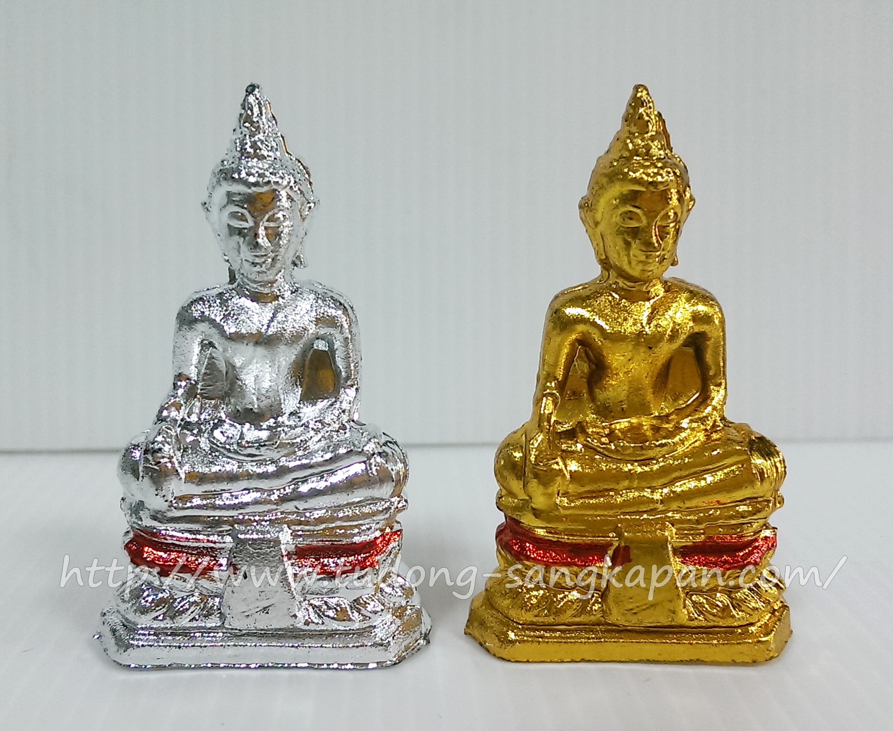 พระกะไหล่เงินทอง