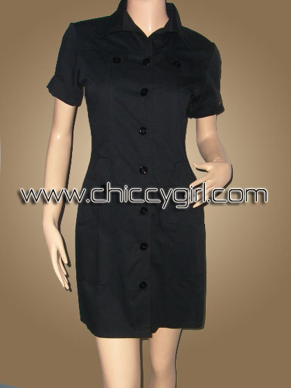 เสื้อคลุมตัวยาวแขนสั้นมีปกกระดุมหน้าสีดำ แต่งกระเป๋าที่หน้าอก มีกระเป๋าใหญ่ลึก 2 ข้าง ผ้าเกรดเอ