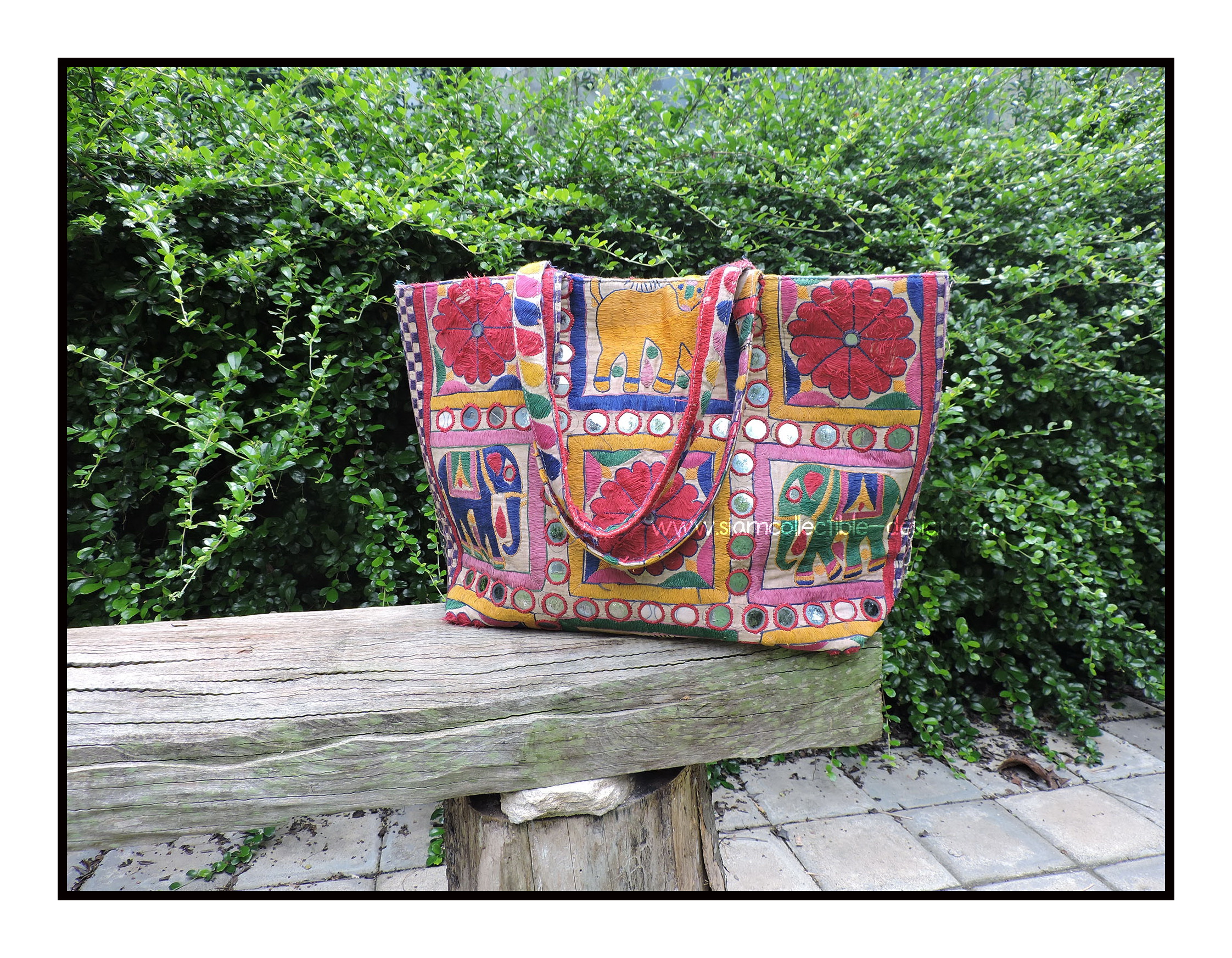 กระเป๋าผ้าปักมือ จากอินเดีย BJB005 / One-Of-A-Kind Embroidery Ethnic Handmade Mirror Tribal Bag BJB005