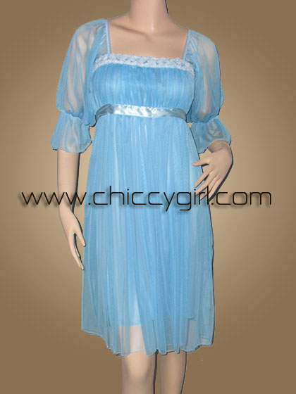 ชุดราตรีคอเหลี่ยมแบบมีแขนซีทรูแต่งดอกกุหลาบเล็กที่อก สีฟ้าหวาน