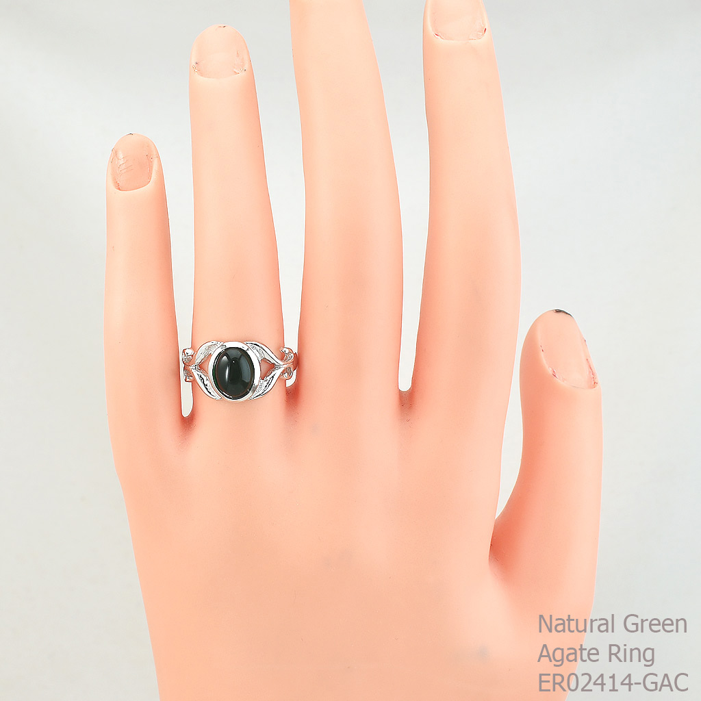 SKJewelryFactory แหวนเงินแท้ พลอยสีดุจดั่งเขียวมรกต พลอยทรงหลังเบี้ย ER02414-GAC