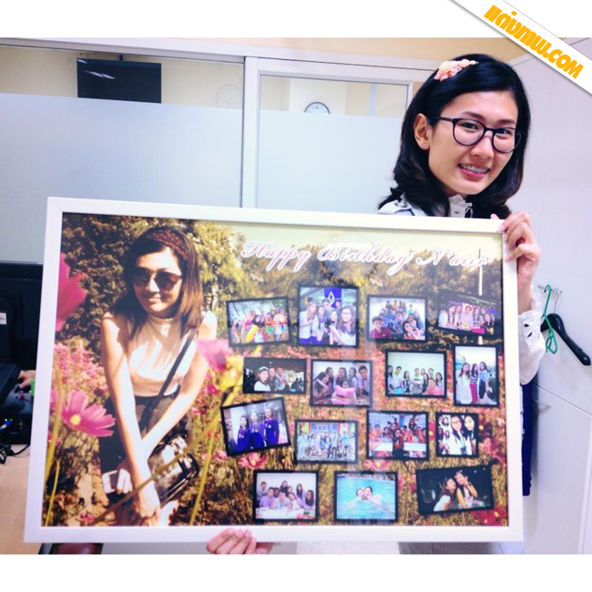 ภาพรีวิวจากลูกค้า ภาพโฟโต้มิ๊ก 20x30 นิ้ว กรอบกระจกขอบไม้สีขาว