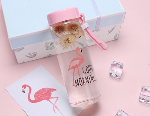 ขวดแก้วน้ำ นกฟลามิงโก้ สุดเก๋ +ปลอกถุงหิ้ว ขนาด 500 ml.สีชมพู พกพาได้