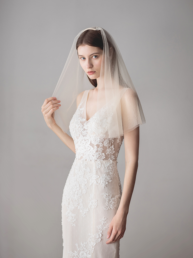 ผ้าคลุมเจ้าสาวสีครีม ยาว 55-60 cm. Minimal Veil (คลุมหน้าได้)