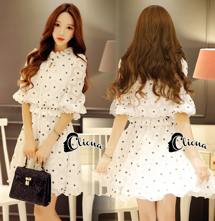 พร้อมส่ง เดรสแขนยาวแต่งดอกไม้ขาวดำ