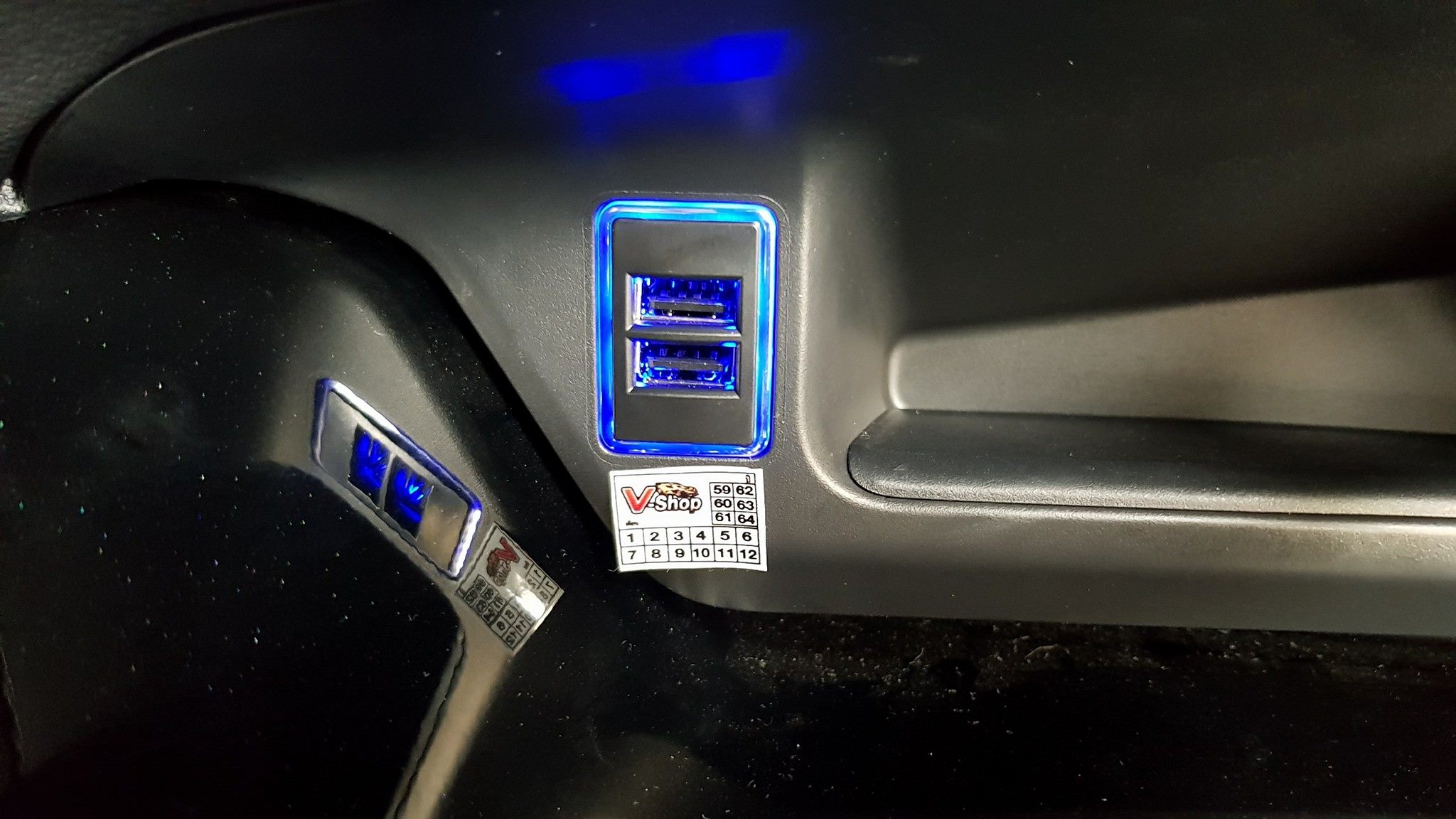 C-HR ชุด USB Charger ตรงรุ่น แบบ Y-socket