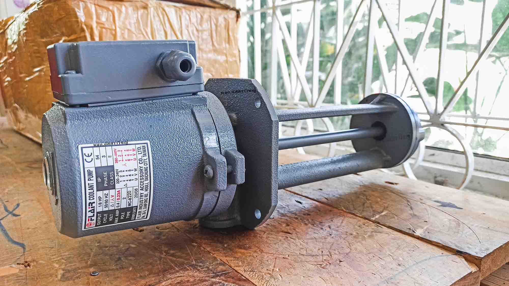 ปั๊มหล่อเย็นพร้อมมอเตอร์แบบดูดข้างบนและดูดจากใต้น้ำ หรือคูลแลนท์ปั๊ม (Coolant pump) รุ่น MC series