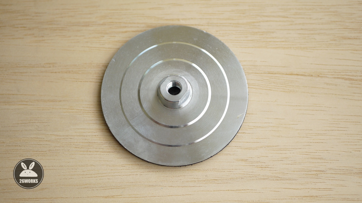 จานอลูมิเนียมจับกระดาษทรายกลม 4 นิ้ว โฟมบาง M10x1.5