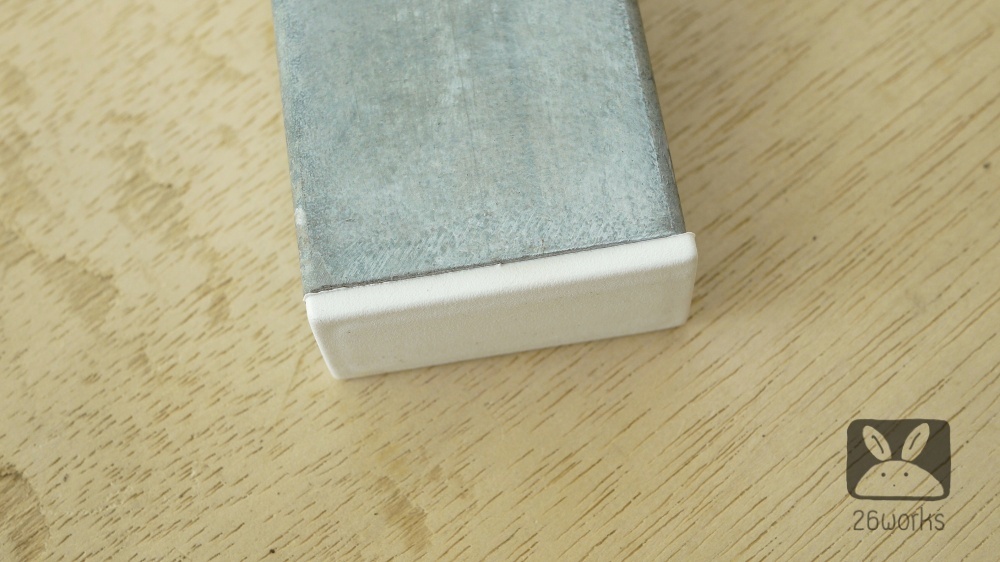 พลาสติกปิดเหล็กกล่อง 25x50 mm (1x2 นิ้ว) สวมใน สีขาวนวล