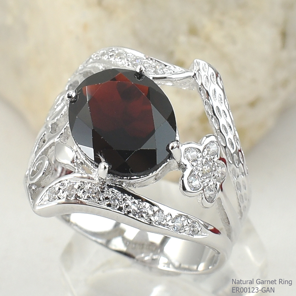 SKJewelryFactory SKJewelryFactory แหวนพลอยโกเมนแท้ สีเเดงกล่ำ ดีไซน์ลายใบตำลึง ER00123-GAN แดง