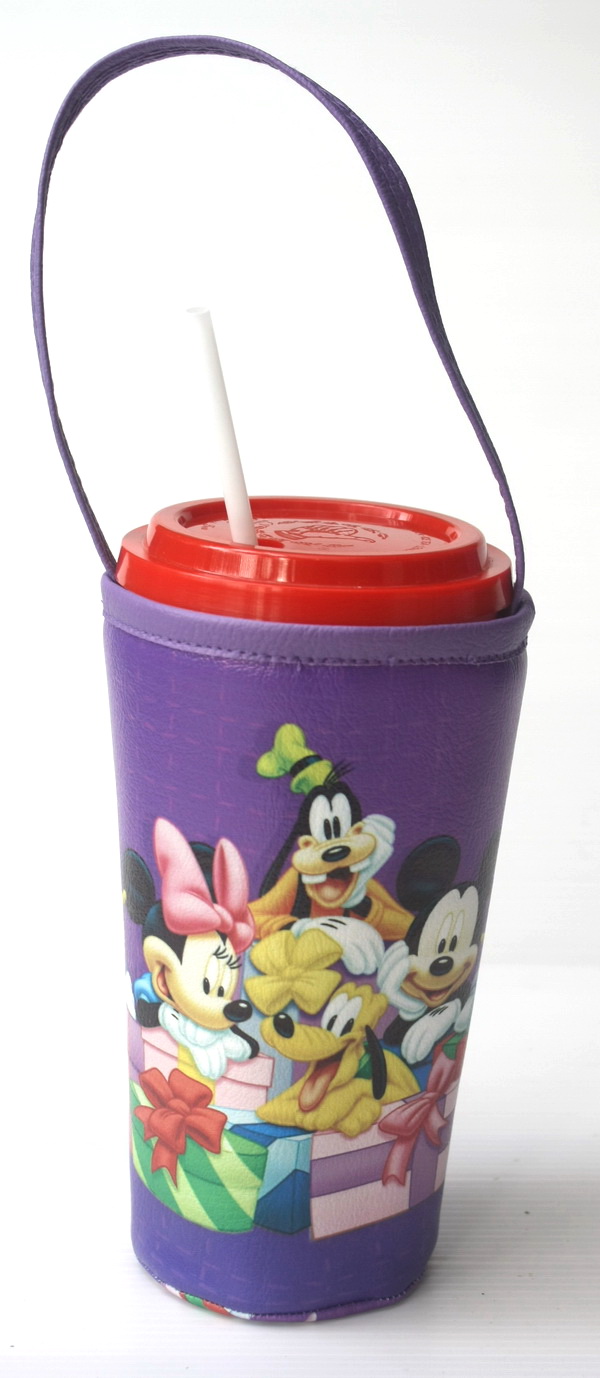 แก้วเก็บความเย็น สะดวกสบายด้วยหูหิ้ว ลาย Mickey & Friends บนพื้นม่วง เก็บความเย็นได้กว่า 5 ชั่วโมง