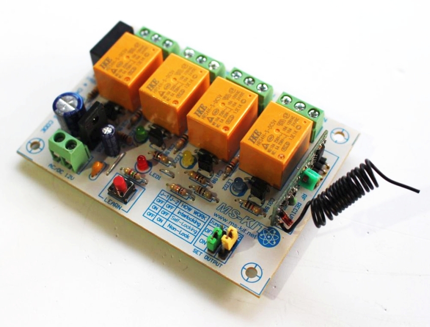 RF -4E รีโมท คอนโทรล 4 ช่อง ใช้ไฟ AC-DC