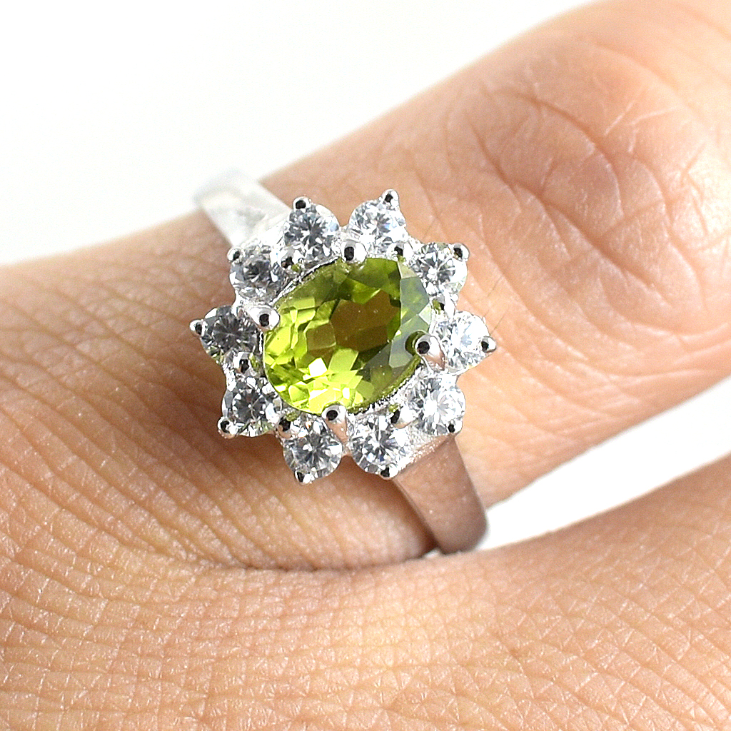 SKJewelryfactory แหวนเงินพลอยเพอริดอทแท้ ล้อมเพชร ER02188-PDT