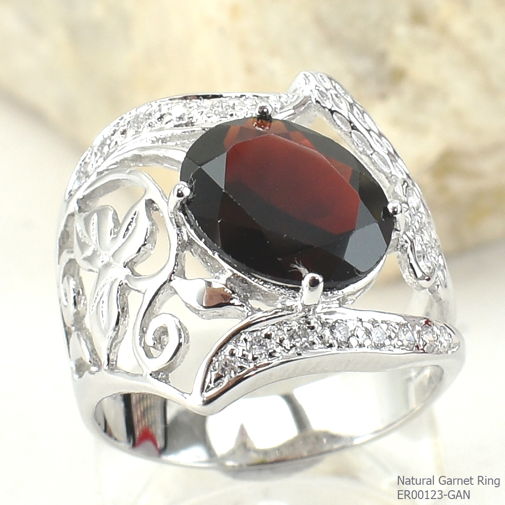 SKJewelryFactory SKJewelryFactory แหวนพลอยโกเมนแท้ สีเเดงกล่ำ ดีไซน์ลายใบตำลึง ER00123-GAN แดง