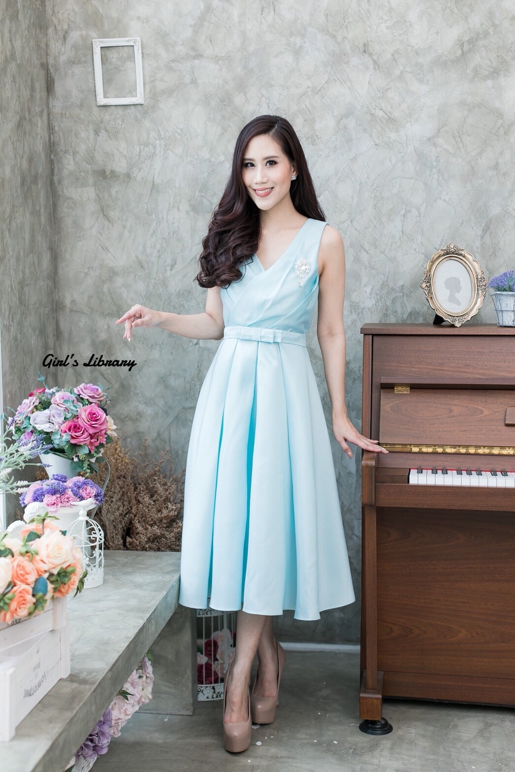 ชุดเดรสเกาหลี พร้อมส่ง Dress ผ้าไหมคอวี