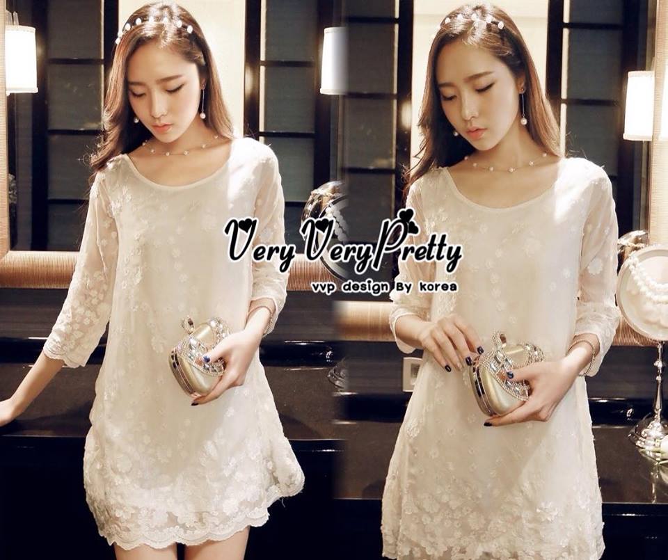พร้อมส่ง เดรสสีขาวงานหรู ประดับด้วยงานปักดอกไม้