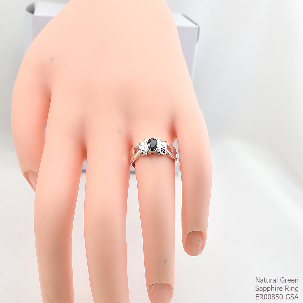 SKJewelryFactory พลอยจันทบุรี แหวนเงินแท้ 92.5% ฝังพลอยเขียวส่องแท้ ER00850-GSA