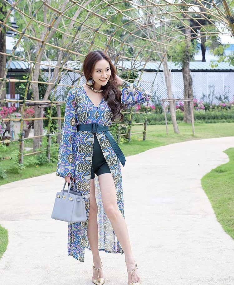เสื้อผ้าเกาหลี พร้อมส่ง เสื้อยาวมีกระดุมหน้า