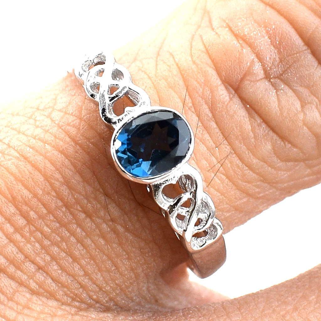 SKJewelryfactory แหวนเงินแท้ 92.5% ฝังพลอยลอนดอนบลูโทปาซแท้ สไตล์เเหวนพลอยเม็ดเดี่ยว ER01742-LBT
