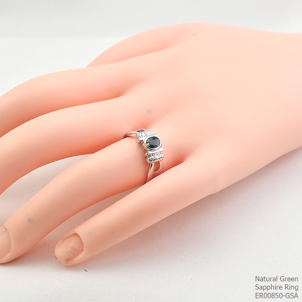 SKJewelryFactory พลอยจันทบุรี แหวนเงินแท้ 92.5% ฝังพลอยเขียวส่องแท้ ER00850-GSA