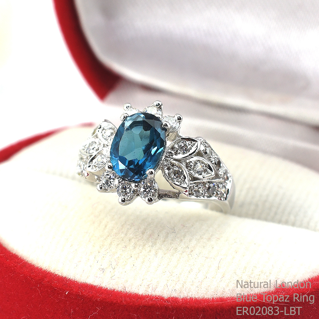 SKJewelryfactory แหวนเงินแท้ ฝังพลอยลอนดอนบลูโทปาซแท้ และเพชร ดีไซน์ล้ายดอกไม้ ER02083-LBT