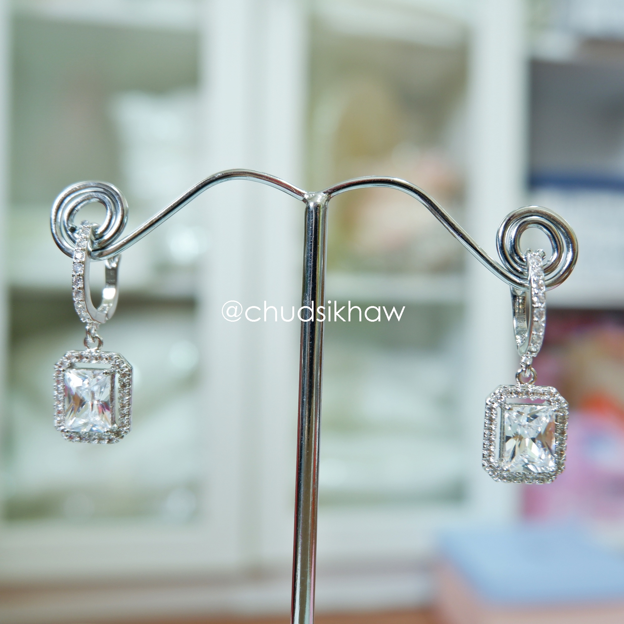 ต่างหูหลายแบบน่ารัก เล่นไฟ มุกแวววาว สวย ราคา 190 - 350 บาท
