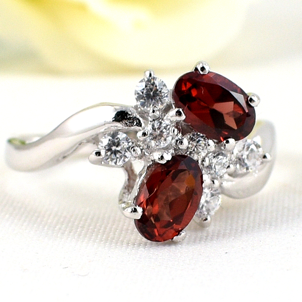 SKJewelryFactory แหวนพลอยคู่ พลอยโกเมนแท้ และเพชร ตัวเรือนเงินแท้ ER01016-GAN