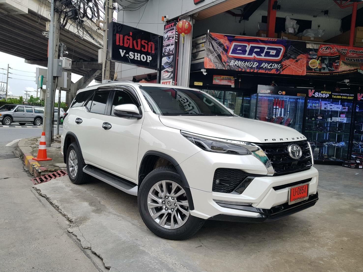 ใหม่ล่าสุด ชุดแต่ง New Fortuner 2020 Fair MC2020 รุ่น FD-4X ชุด 2ชิ้น (ไม่มีท่อ)