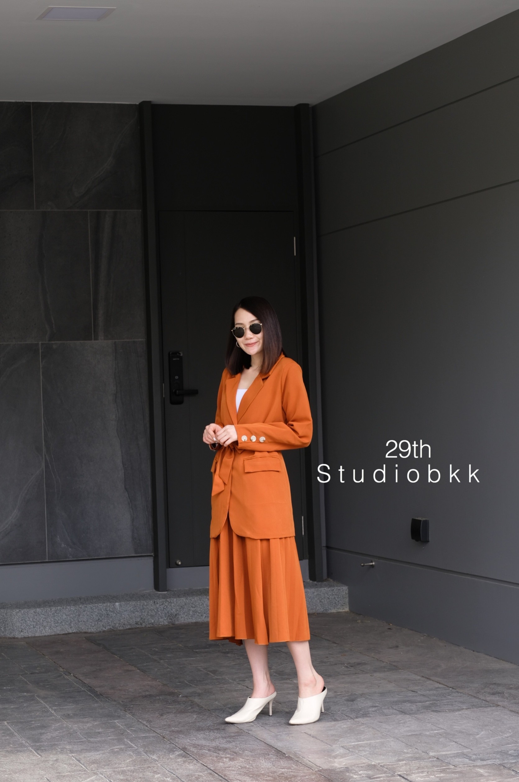 เสื้อผ้าเกาหลี พร้อมส่ง Set สูท เสื้อแขนยาว+กระโปรง