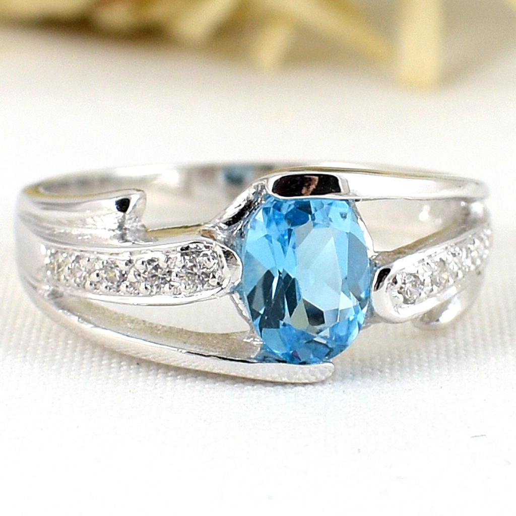 SKJewelryfactory แหวนเงินแท้ ฝังพลอยสวิสบลูโทปาซแท้ ดีไซด์สวยหรู ER00852-SBT