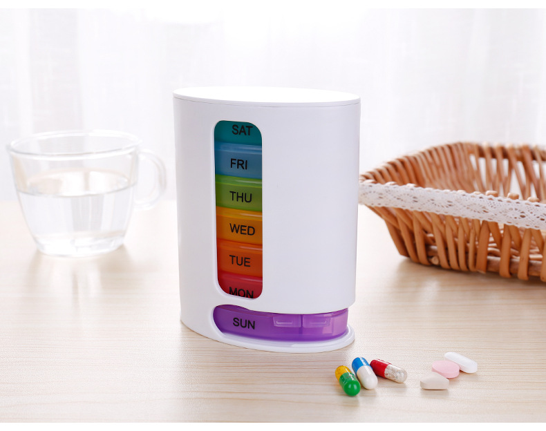 กล่องใส่ยาแบบแยกชั้น จัดระเบียบง่าย แบ่งสี แบ่งวันชัดเจน พกพาสะดวก pill pro สีขาว