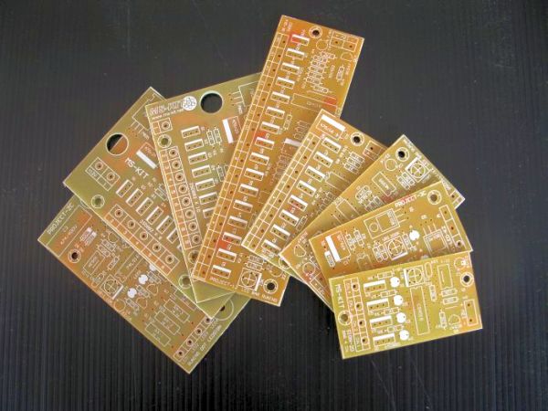 โครงงาน 2C (วงจรไฟวิ่ง 4 ช่องแบบบาร์) ใช้ไฟ 220V