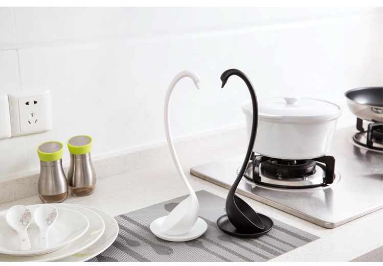 พร้อมส่ง ทัพพียืนได้ พร้อมที่รอง รูปหงส์ Swan Ladle มีสีขาว กับดำ