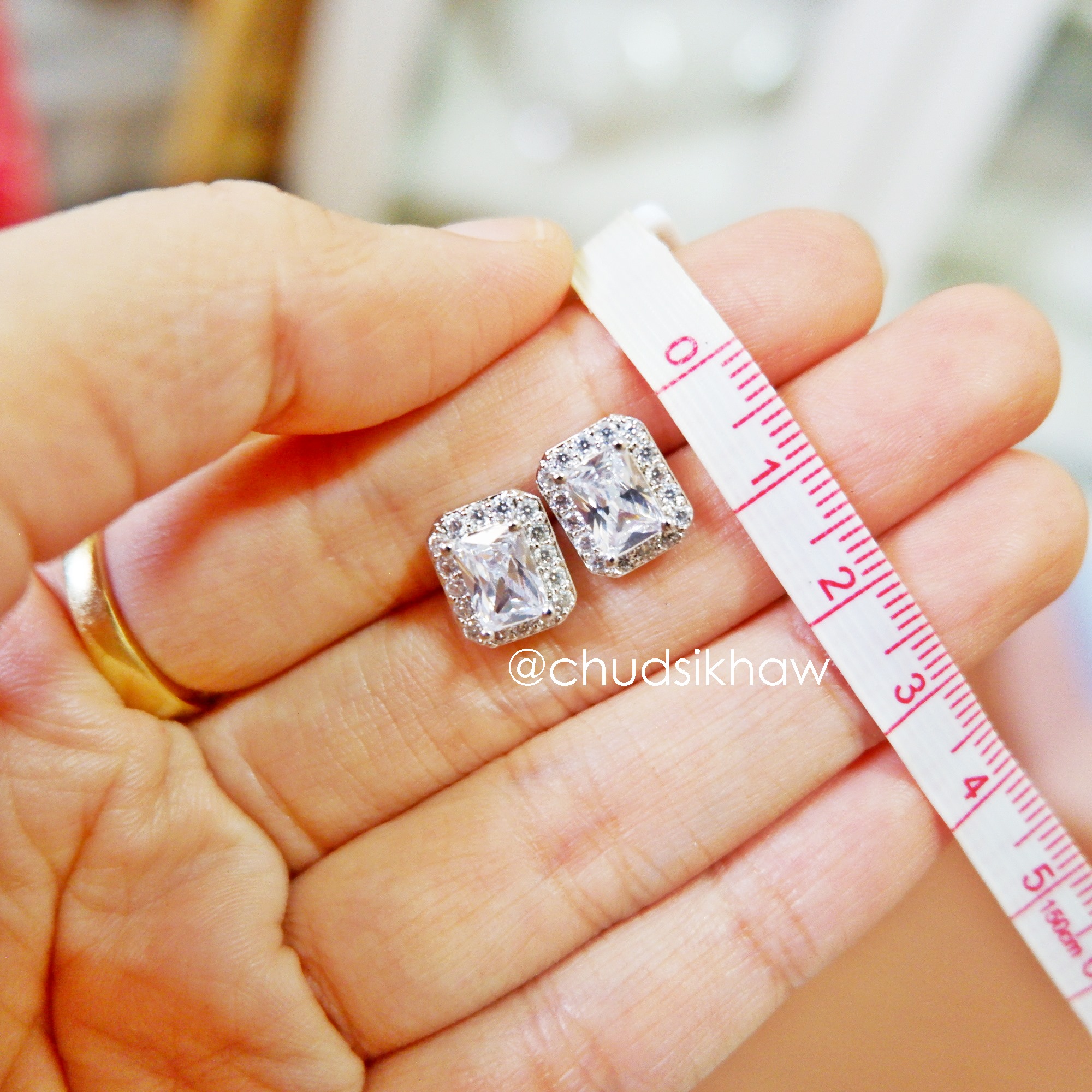 ต่างหูหลายแบบน่ารัก เล่นไฟ มุกแวววาว สวย ราคา 190 - 350 บาท