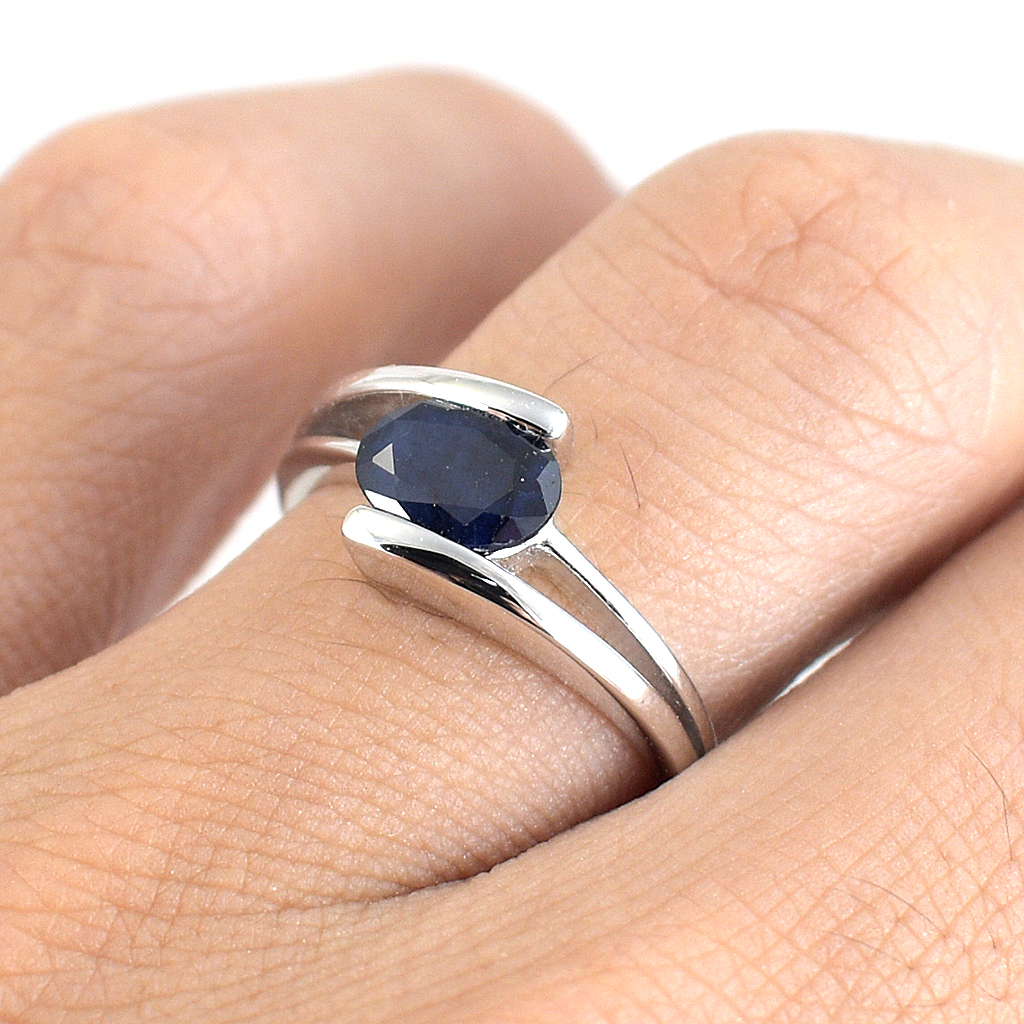 SKJewelryfactory แหวนเงินแท้ ฝังพลอยไพลินแท้ ดีไซด์เรียบๆทันสมัย ER01466-BSA