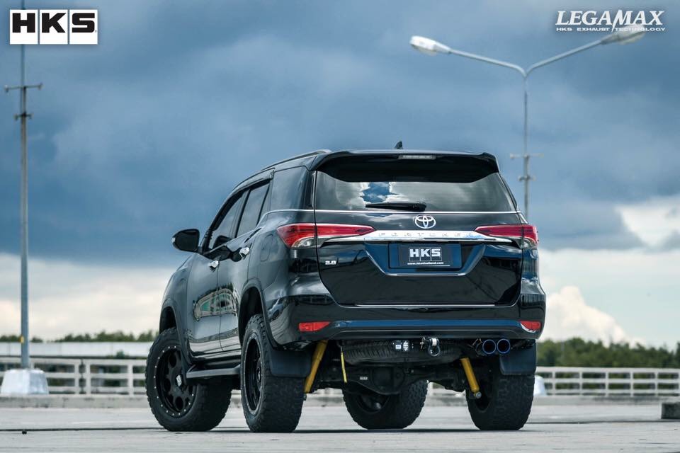 ท่อ HKS ตรงรุ่น New Fortuner ปลายรุ้งคู่