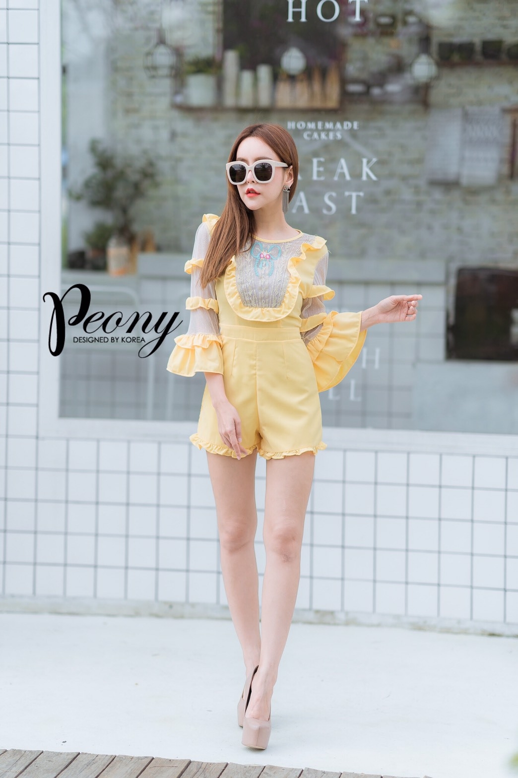 เสื้อผ้าเกาหลี พร้อมส่ง จั๊มสูท แขนระบายอกปักโบว์