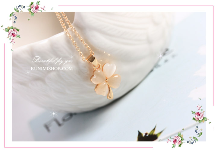  สร้อยสีทอง สีเงิน ลายโซ่ มาพร้อมจี้รูปใบโคลเวอร์ สวยหวาน สร้อยสวย ใส่ได้ทุกโอกาสคะ เป็นของขวัญของฝากได้คะ ขนาด : ความยาวของสร้อย 20 cm. ความยาวของจี้ 1.5 x 1.3 mm.