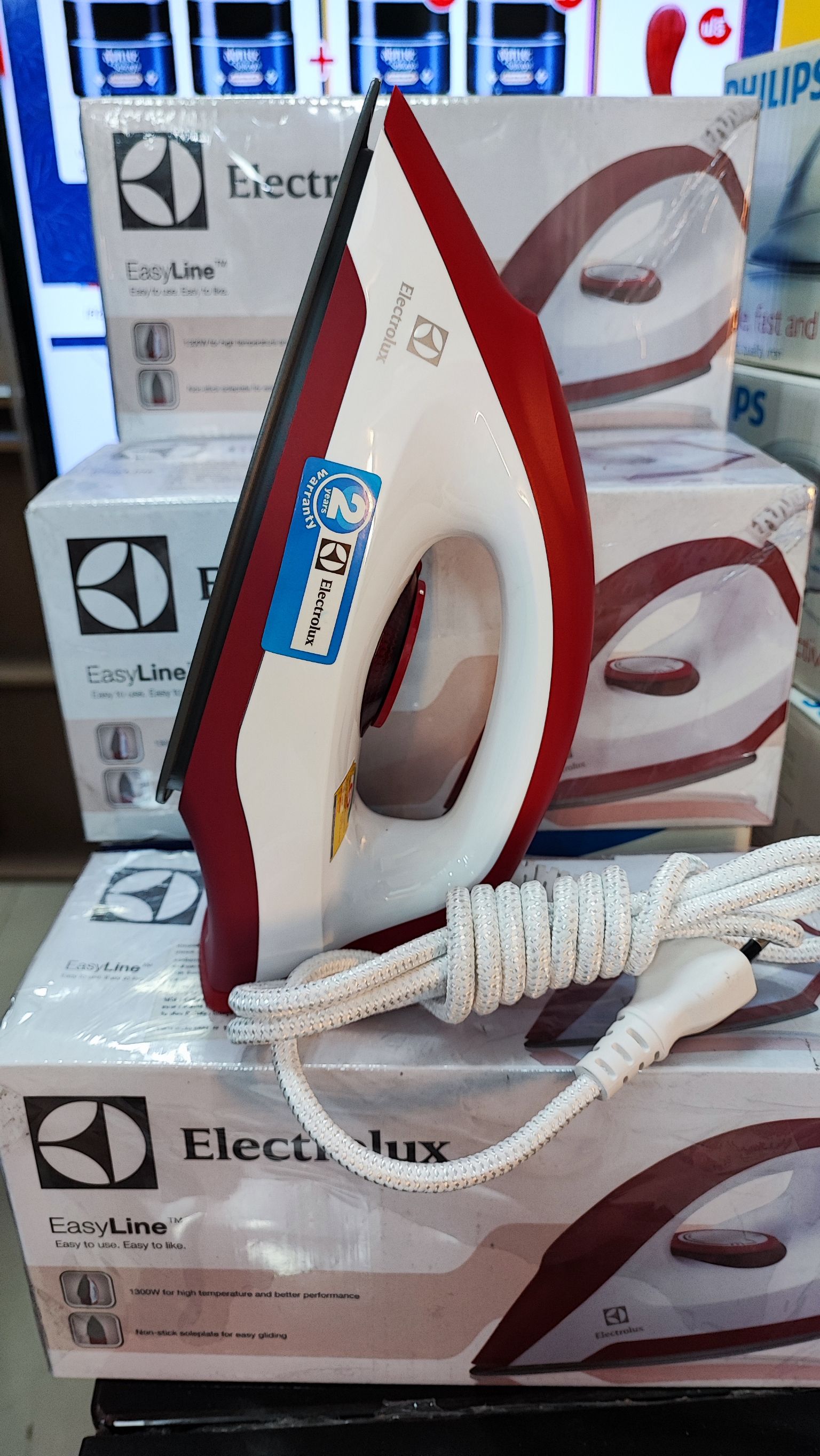 ELECTROLUX เตารีดแห้ง EasyLine กำลังไฟ 1300 วัตต์ EDI1004 หน้าเตาเคลือบด้วยสารNon Stick รับประกันสินค้า 2ปี CSHOME