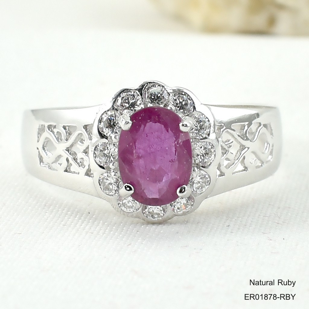SKJewelryfactory แหวนพลอยทับทิมแท้ ล้อมเพชร ด้านข้างฉลุรูปหัวใจ ER01878-RBY