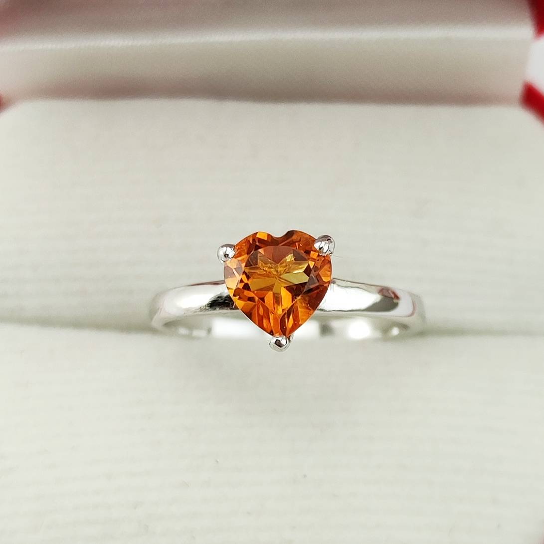 SKJewelryFactory SKJewelryFactory แหวนหัวใจ พลอยซิทรินแท้ สีเหลืองเข้ม สไตล์แหวนชูยอด พลอยสวยสดงดงาม ER02397-CIT เหลือง