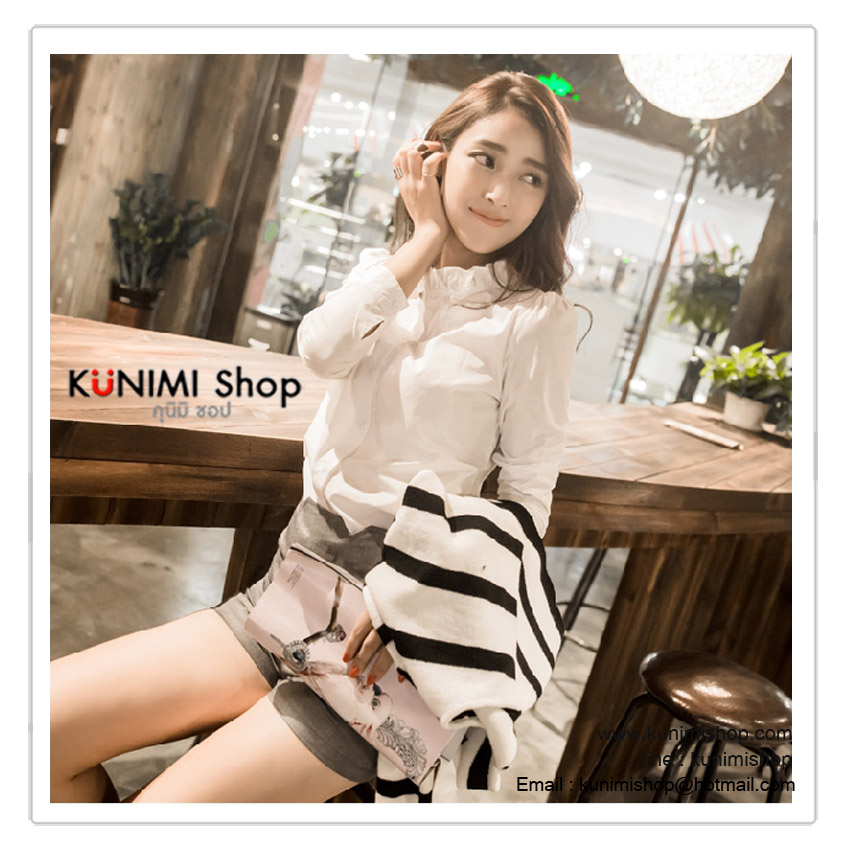  เสื้อเชิ้ต คอเต๋าระบาย แขนยาว กระดุมผ่าหน้า ใส่ได้หลายโอกาสคะ Size : M ( รอบอกไม่เกิน 35 นิ้วคะ) เนื้อผ้า : ผ้าฝ้ายคุณภาพสูง มี 4 สี : สีขาว , สีดำ , สีฟ้า , สีชมพู
