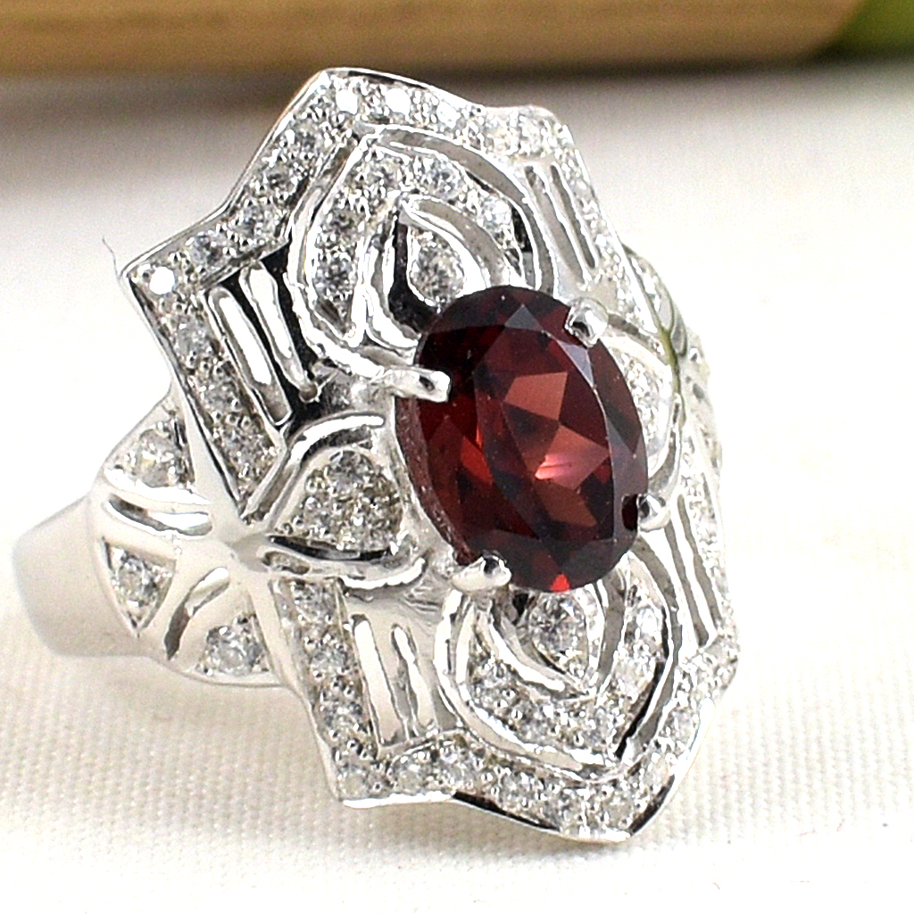 SKJewelryFactory แหวนโกเมนแท้ ล้อมเพชร เนื้อพลอยสะอาด สีพลอยสวยมาก น่ารักมากๆ ER02267-GAN