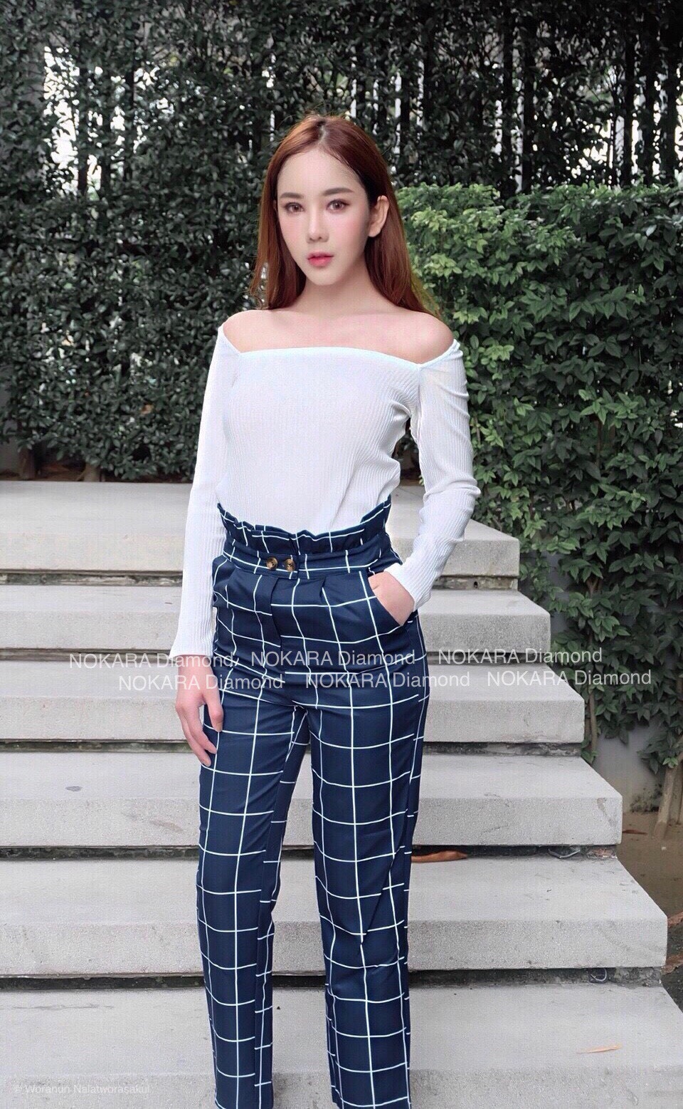 เสื้อผ้าเกาหลี พร้อมส่ง เสื้อแขนยาวสีขาว กับ กางเกงลายสก๊อต