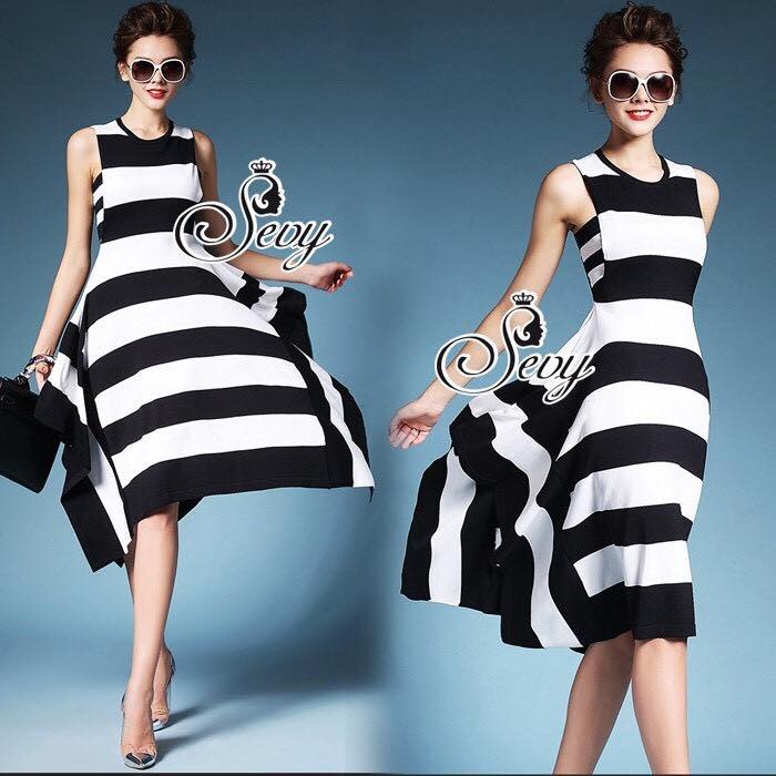 พร้อมส่ง เดรสลายขวางขาวดำแขนกุด