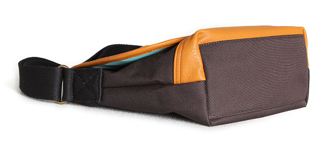 Bianchi - LBT35 : A3 Messenger Chocco (สีน้ำตาลแดง/ ขอบหนังสีน้ำตาล)