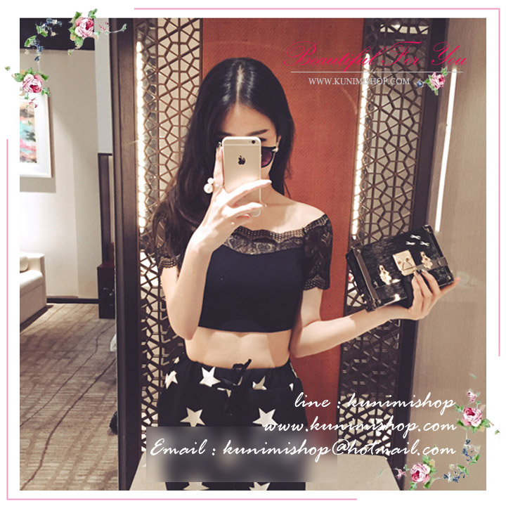  เสื้อ เสื้อซับใน ครึ่งตัว แขนสั้น มีฟองน้ำซับด้านใน สวยหวาน เนื้อผ้ายืดหยุ่น ใส่สบาย มี 2 สี : สีขาว , สีดำ -------------------------------------------------------------------- รอบอกไม่เกิน 35 นิ้ว 
