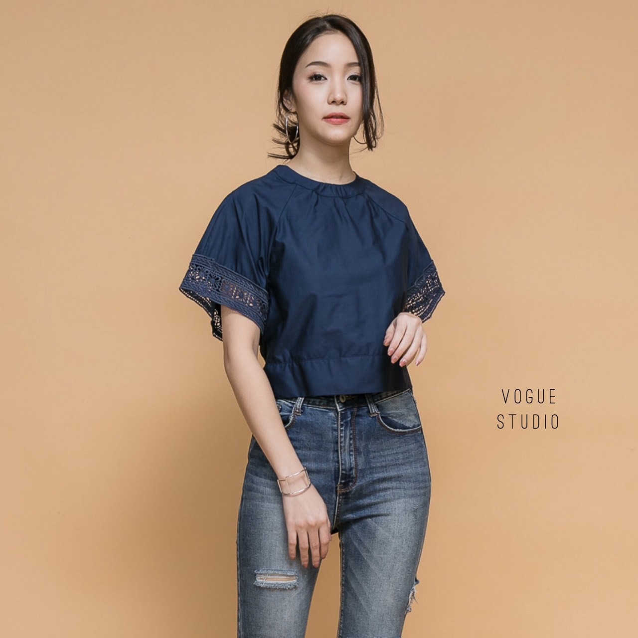 เสื้อเกาหลี พร้อมส่ง เสื้อครอปคอกลม แขนสั้น