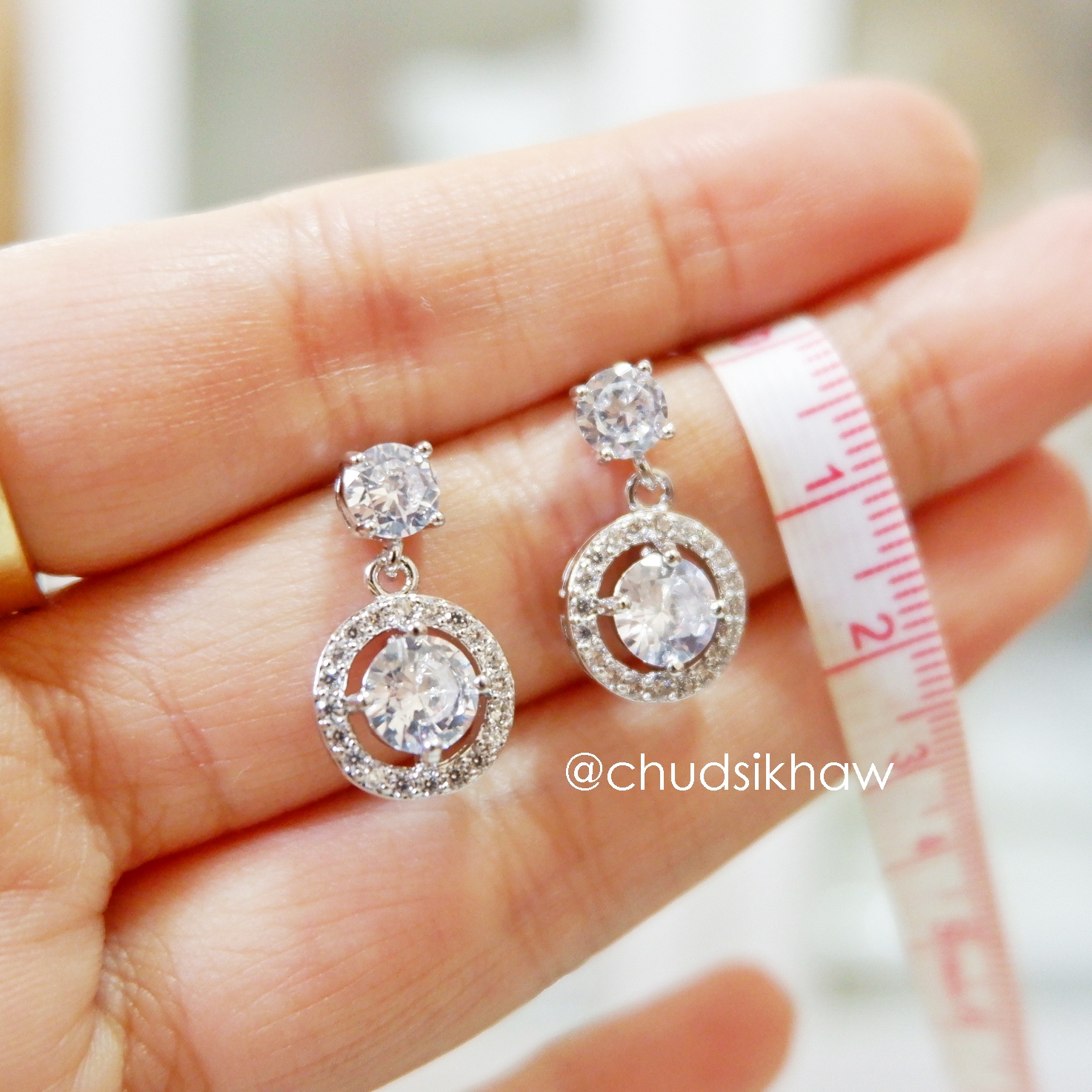ต่างหูหลายแบบน่ารัก เล่นไฟ มุกแวววาว สวย ราคา 190 - 350 บาท