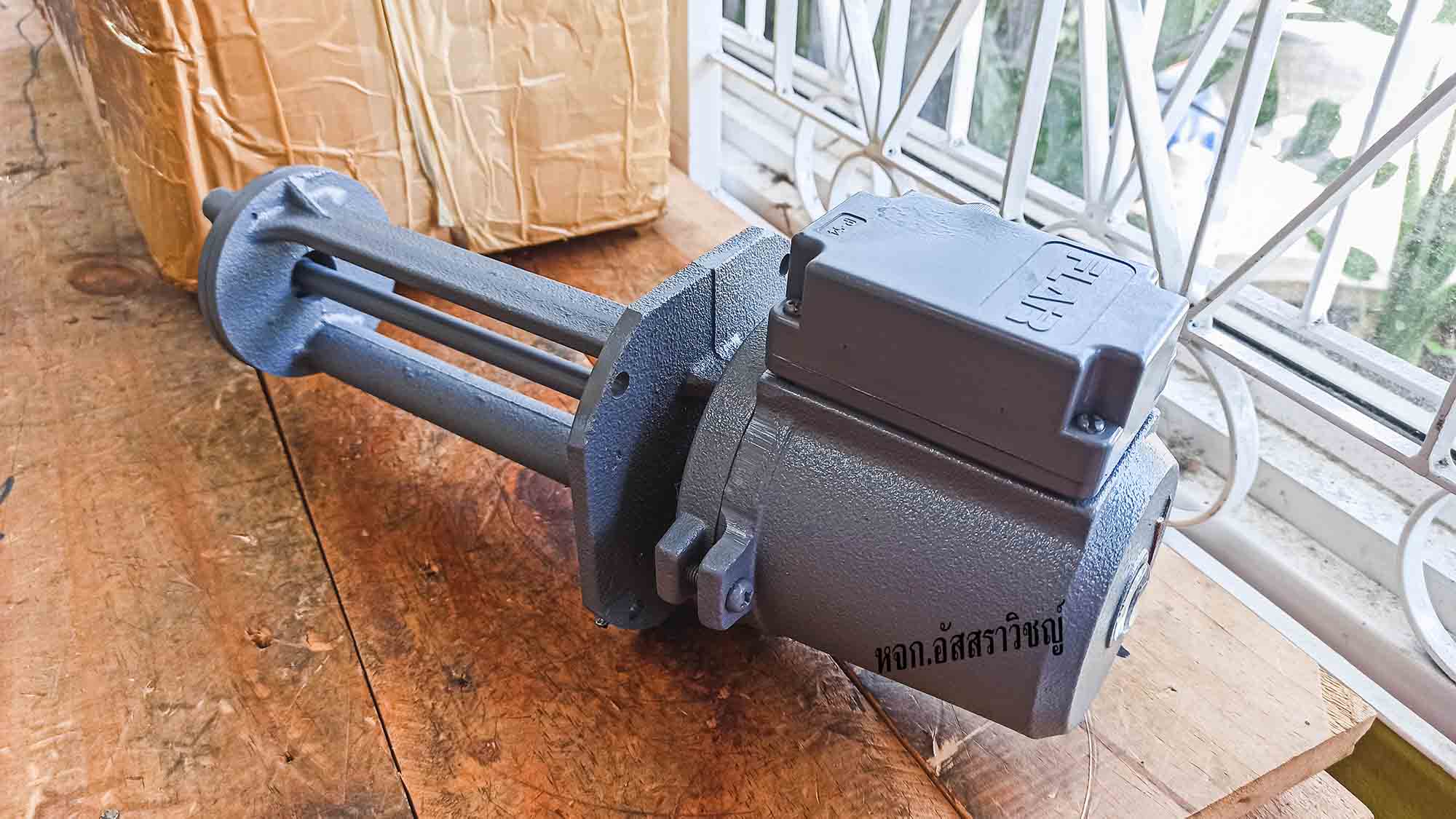 ปั๊มหล่อเย็นพร้อมมอเตอร์แบบดูดข้างบนและดูดจากใต้น้ำ หรือคูลแลนท์ปั๊ม (Coolant pump) รุ่น MC series